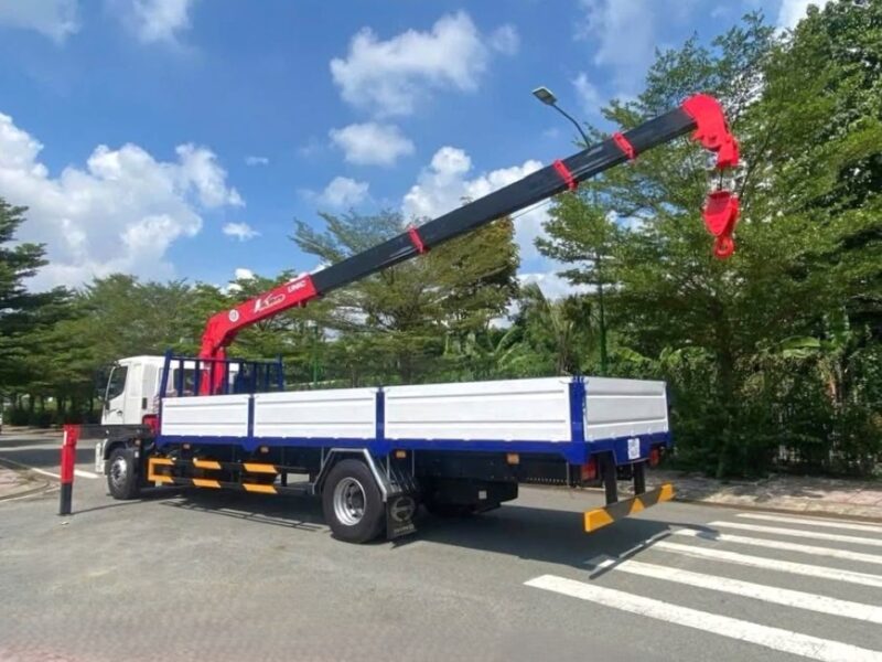 Xe tải 8 tấn Hino FG lắp cẩu Unic V630 6 tấn 5 khúc