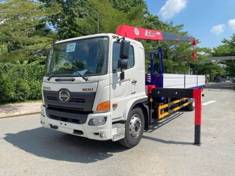 Xe tải 8 tấn Hino FG lắp cẩu Unic V630 6 tấn 5 khúc Xe tải 8 tấn Hino FG lắp cẩu Unic V630 6 tấn 5 khúc