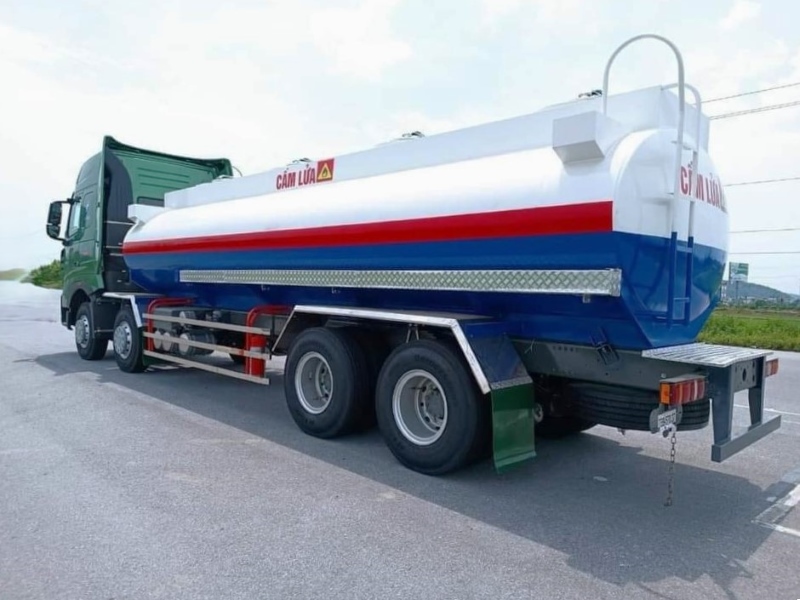 Xe bồn xi téc chở xăng dầu 22 khối HOWO 4 chân