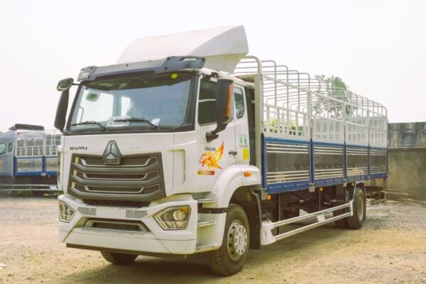 Xe tải Howo NX 240Hp 9 tấn thùng mui bạt 9m8
