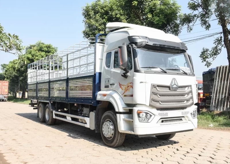 Xe tải Howo NX 280Hp 3 chân 15 tấn thùng mui bạt 9m9