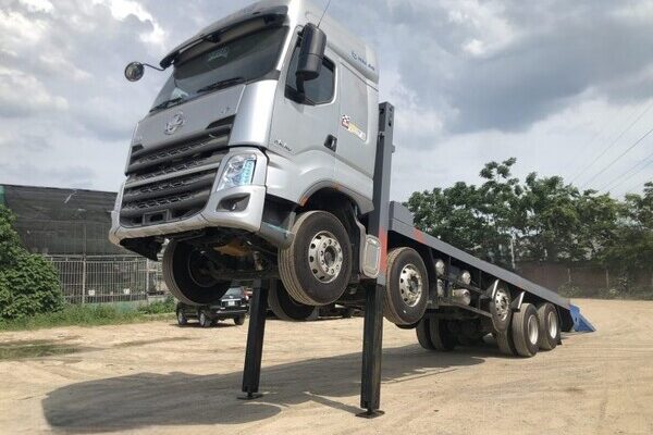 Xe nâng đầu chenglong 5 chân H7 chở máy công trình