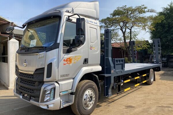 Xe ô tô nâng đầu Chenglong 2 chân M3 chở máy công trình chuyên dụng